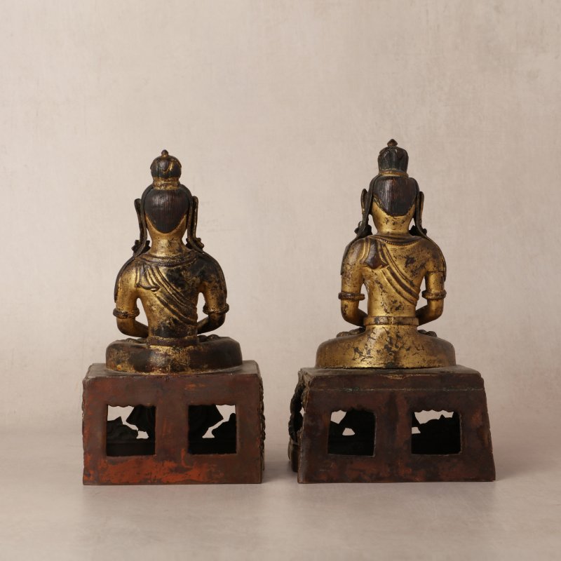 清乾隆 銅鎏金無量壽佛坐像一對 | Two Chinese gilt-copper-alloy figures of Amitayus, Qing dynasty, Qianlong period - 图13