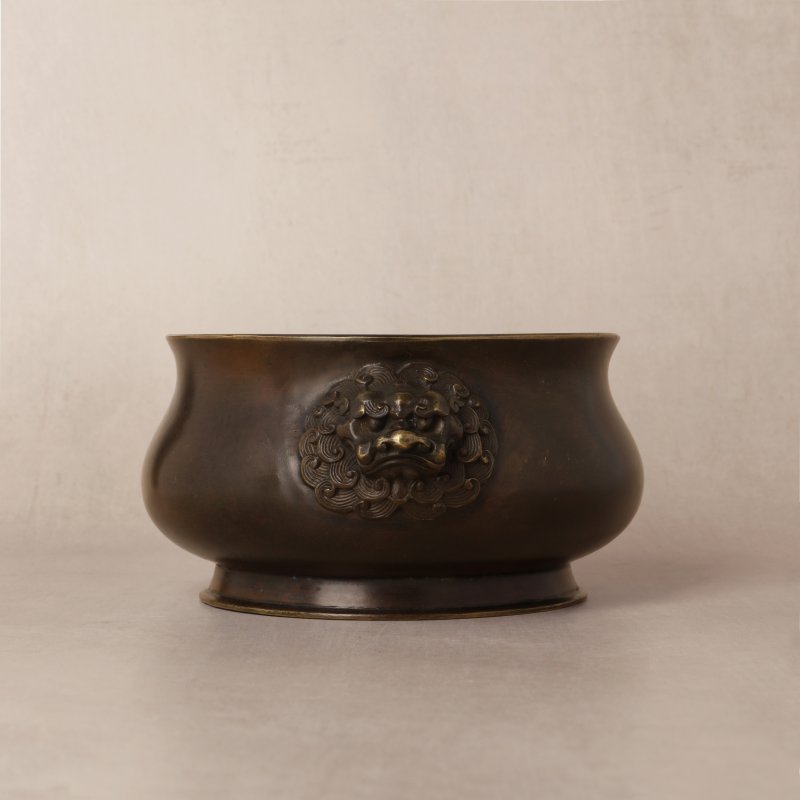 清十八至十九世紀 銅獅耳爐 《許氏聖威家藏》款 | A Chinese bronze bombé censer, Qing dynasty, 18th-19th century - 图14
