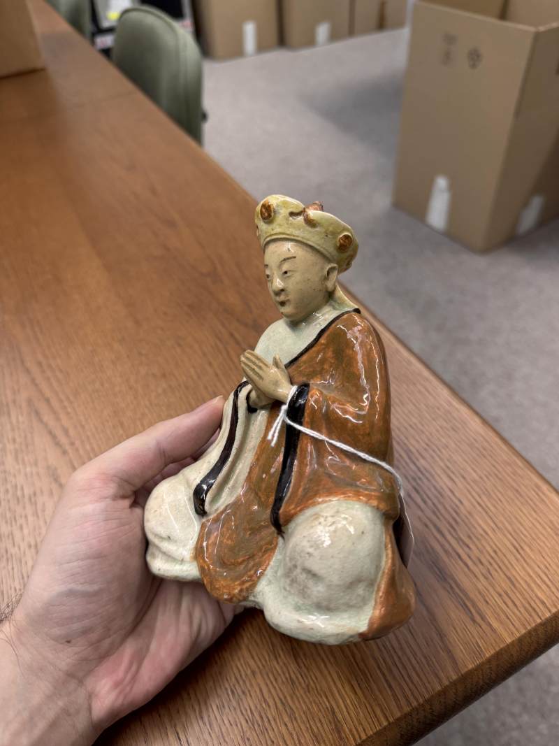 十八/十九世紀 素三彩道教人物像 | A Chinese glazed biscuit 'Daoist' figure, 18th/19th century - 图9