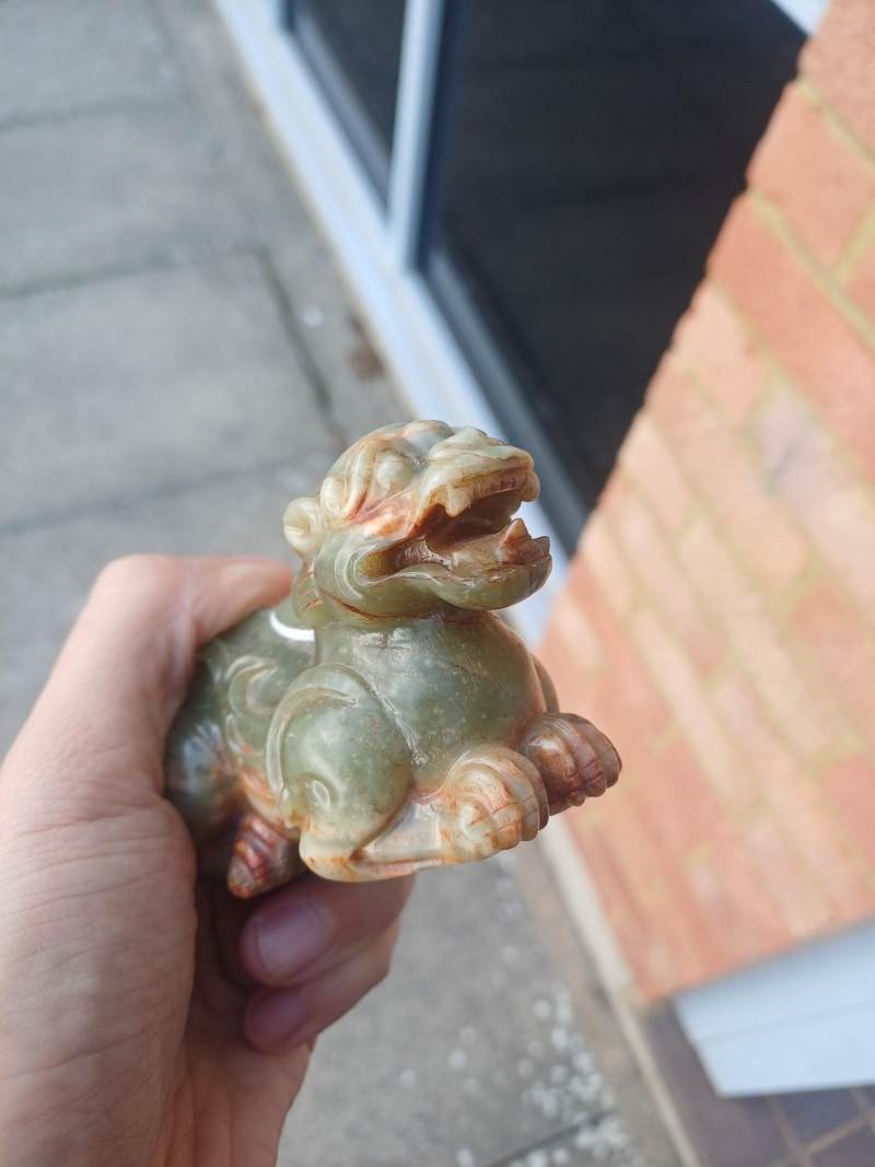 二十世紀 青玉帶皮瑞獸擺件 | A Chinese celadon and russet jade 'mythical beast' carving, 20th century - 图12