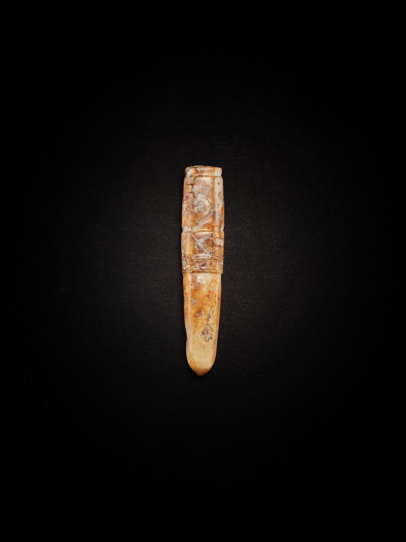 新石器時代　良渚文化　玉錐形器 | A JADE TUBULAR ORNAMENT - 图2