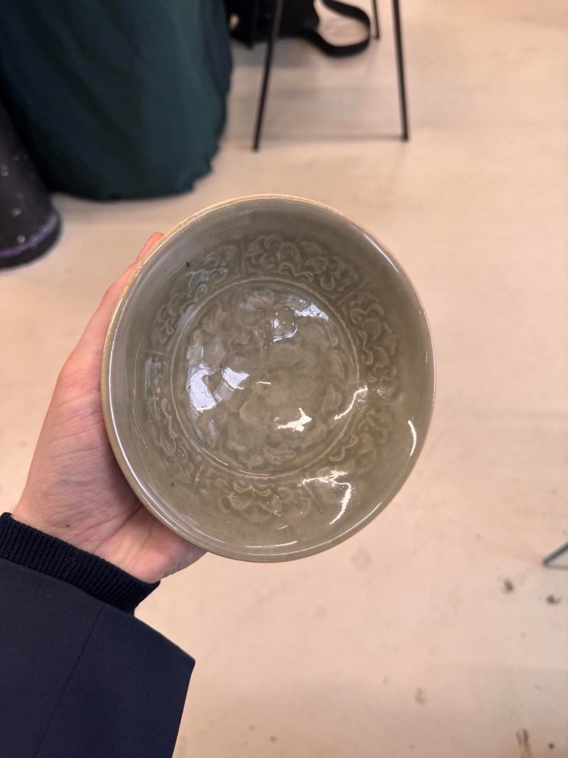 北宋 耀州窯青釉刻花牡丹紋盌 | Santos Collection | A Chinese Yaozhou celadon 'peony' bowl, Northern Song dynasty - 图5