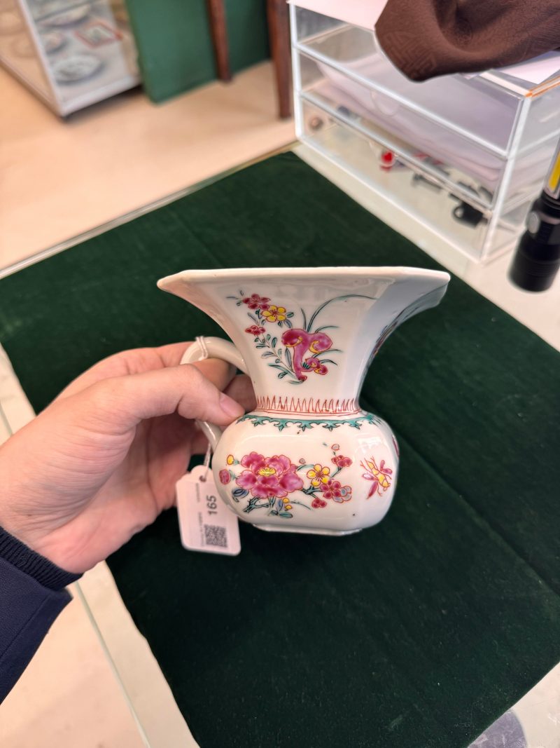 清雍正 粉彩花卉紋渣斗 | Santos Collection | A Chinese export famille-rose 'floral' spittoon, Qing dynasty, Yongzheng period - 图11
