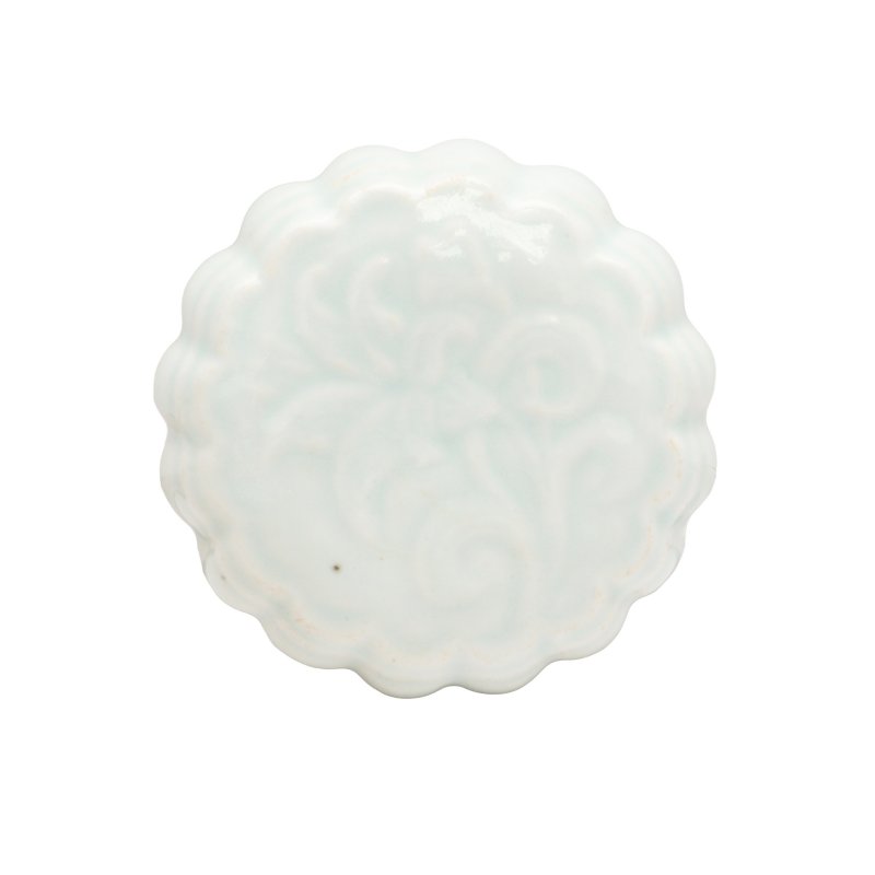 宋 青白釉印花花卉紋蓋盒 | A Chinese Qingbai moulded 'floral' box and boxer, Song dynasty - 图3