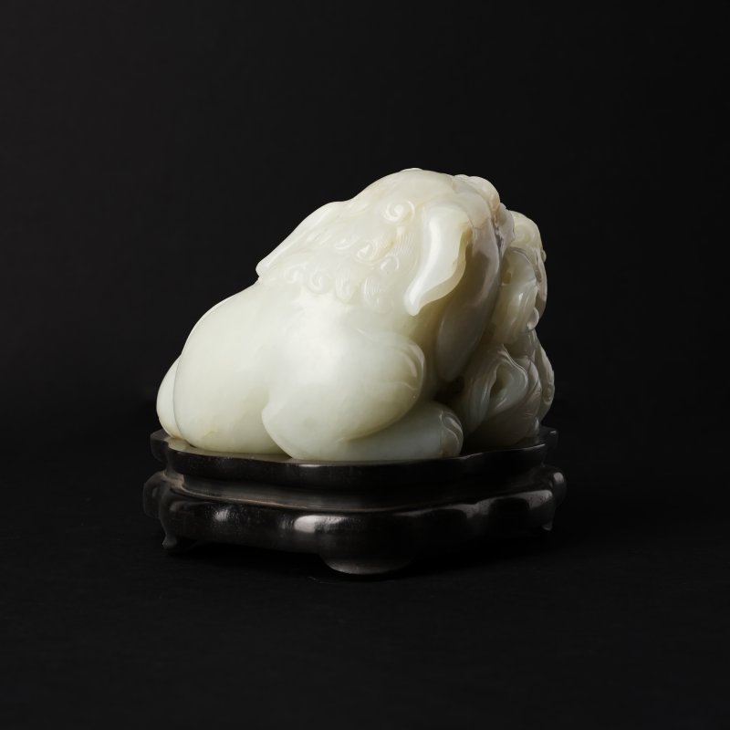清十九世紀 青白玉太獅少獅擺件 | A large Chinese pale-celadon jade 'Buddhist lions' carving, Qing dynasty, 19th century - 图19