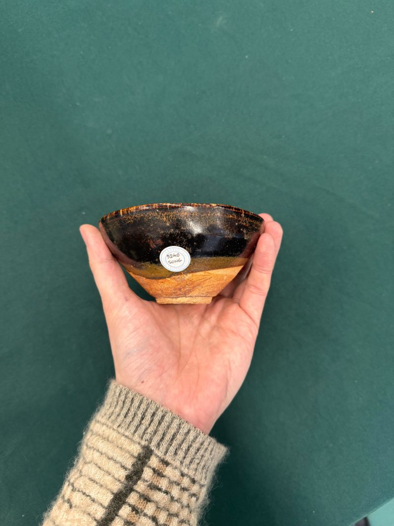 南宋 吉州窰剪紙貼花梅花紋盌 | Santos Collection | A fine Chinese Jizhou 'papercut' 'prunus' bowl, Southern Song dynasty - 图18