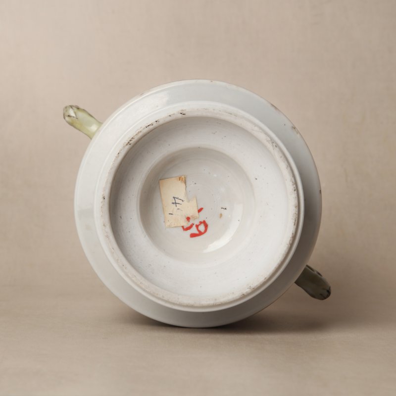 清康熙 五彩花卉圖蓋罐 | A Chinese famille-verte double-handled 'floral' pot and cover, Qing dynasty, Kangxi period - 图5