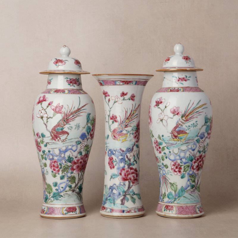 清乾隆 粉彩錦雞花卉紋瓶一組三件 | Santos Collection | A Chinese famille-rose 'pheasant' three-piece garniture set, Qing dynasty, Qianlong period