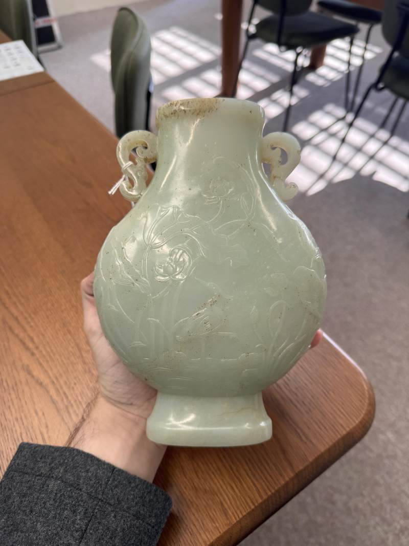 清乾隆 青玉雕蓮塘清趣圖瓶 | A fine Chinese celadon jade 'lotus pond' vase, Qing dynasty, Qianlong period - 图16