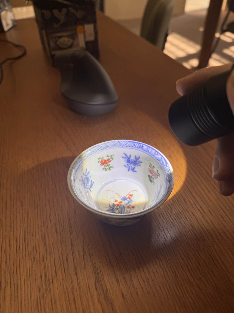 清康熙 墨地五彩花卉紋盃 | Santos Collection | A Chinese famille-noire 'blossoms' cup, Qing dynasty, Kangxi period - 图19