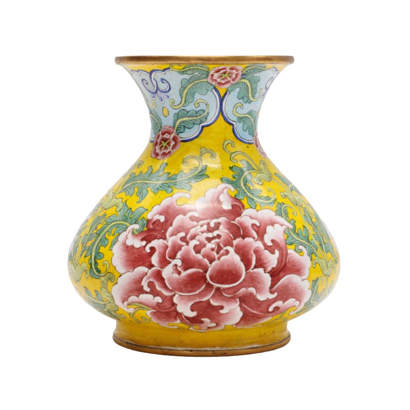 民國 銅胎畫琺瑯牡丹花卉紋瓶 《大清乾隆年製》款 | A Chinese painted enamel 'peonies' vase, Republic period, Qianlong mark - 图8