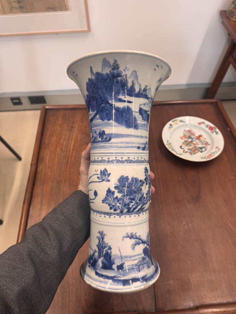 清康熙 青花山水人物圖花觚 | A Chinese blue and white 'gu' vase, Qing dynasty, Kangxi period - 图17