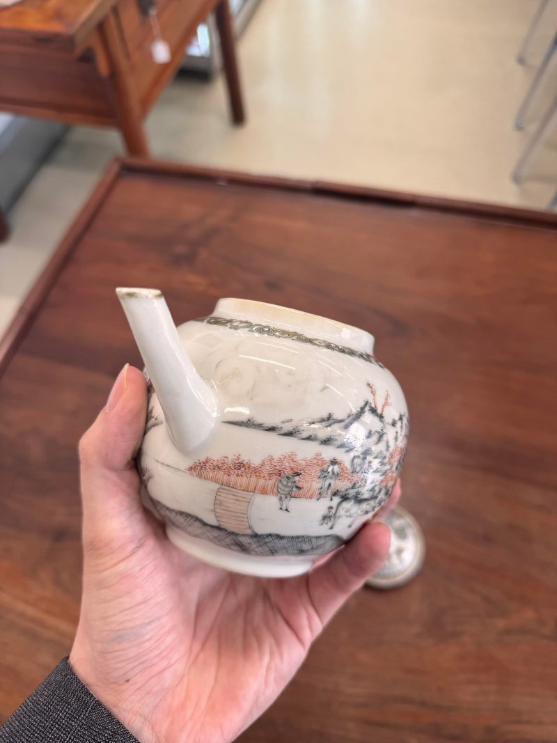 清乾隆 墨彩高粱收穫圖蓋壺 | Santos Collection | A rare Chinese export en-grisaille 'sorghum harvesting' teapot, Qing dynasty, Qianlong period - 图9