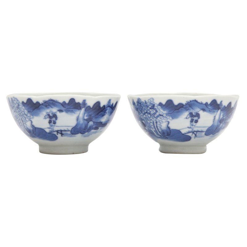 清十八 / 十九世紀 青花山水圖花口盃一對 | Two Chinese blue and white 'landscape' scalloped cups, Qing dynasty, 18th/19th century