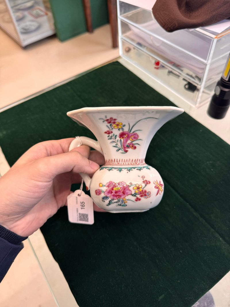 清雍正 粉彩花卉紋渣斗 | Santos Collection | A Chinese export famille-rose 'floral' spittoon, Qing dynasty, Yongzheng period - 图12