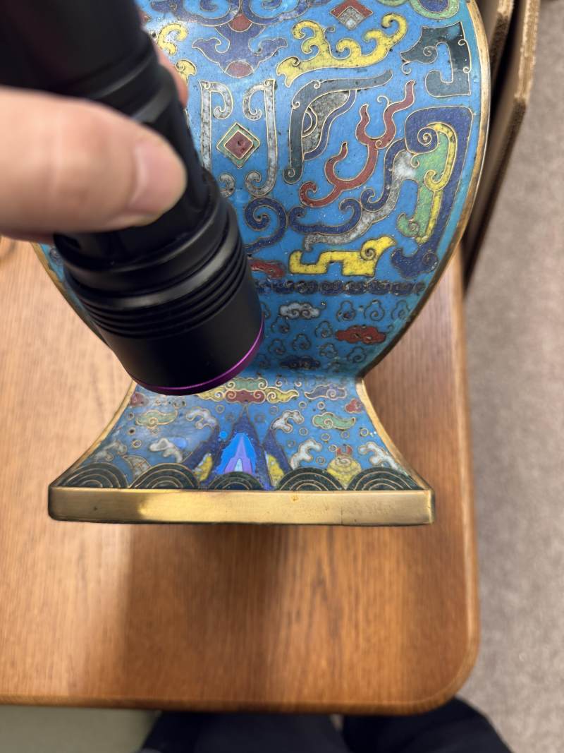 十七世紀 掐絲琺瑯掐絲掐絲銅鍍金饕餮紋方壺 | A fine Chinese cloisonné enamel and gilt-bronze 'taotie' vase, fanghu, Ming dynasty, 17th century - 图39