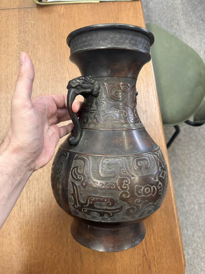 清十八/十九世紀 仿古青銅饕餮紋貫耳壺 | A Chinese archaistic bronze 'taotie' vase, hu, Qing dynasty, 18th/19th century - 图7