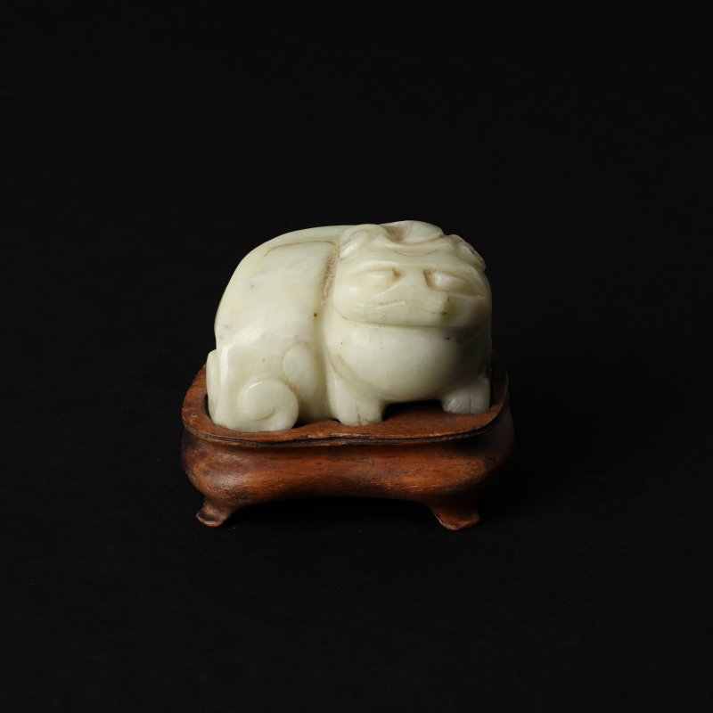 晚清 玉雕瑞獅擺件 | A Chinese jade carving of a lion, late Qing dynasty