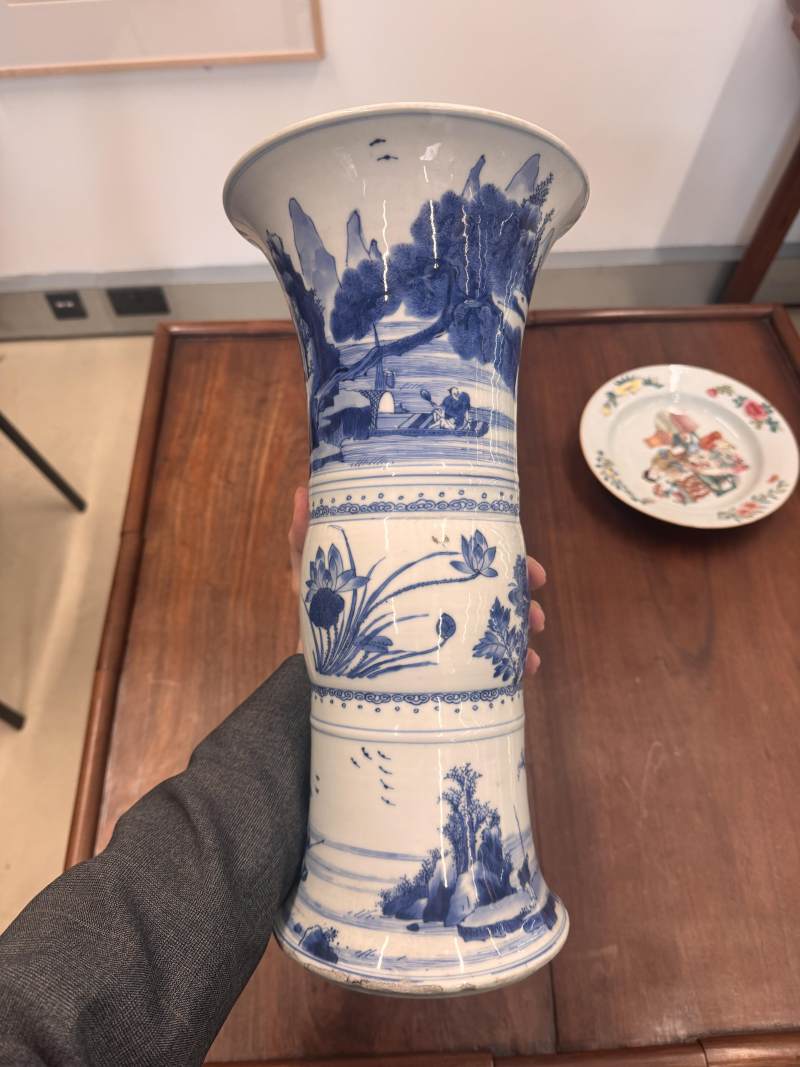 清康熙 青花山水人物圖花觚 | A Chinese blue and white 'gu' vase, Qing dynasty, Kangxi period - 图7