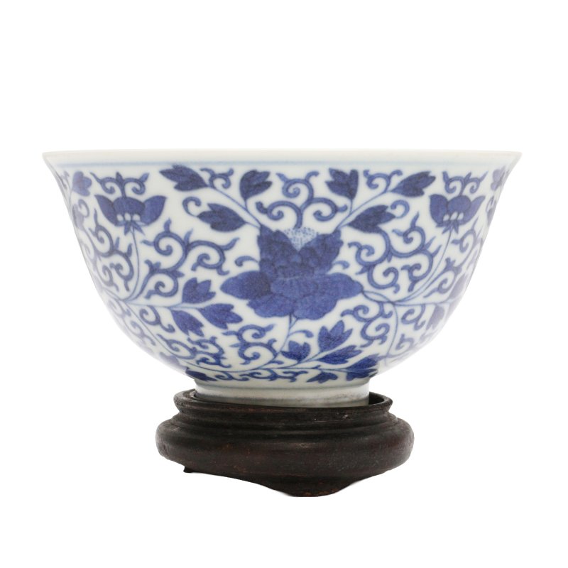 或為清道光 青花纏枝花卉紋盌《大清道光年製》款 | A Chinese blue and white 'floral' bowl, Daoguang mark and possibly of the period - 图13