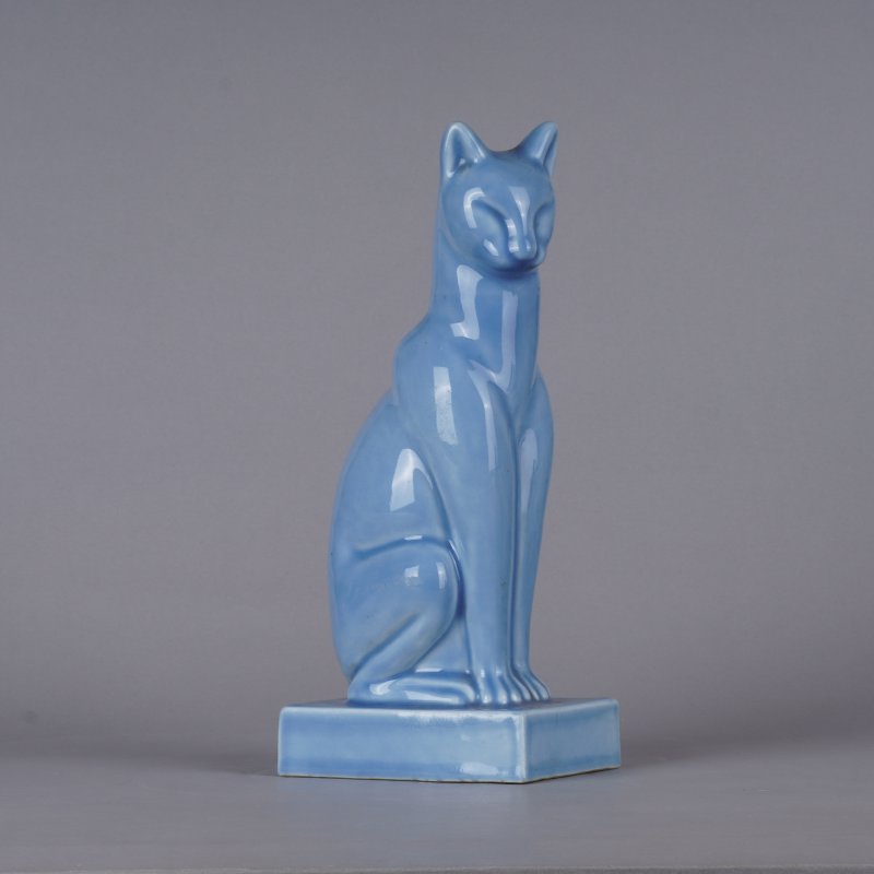 民国 天蓝釉仿生瓷猫型摆件