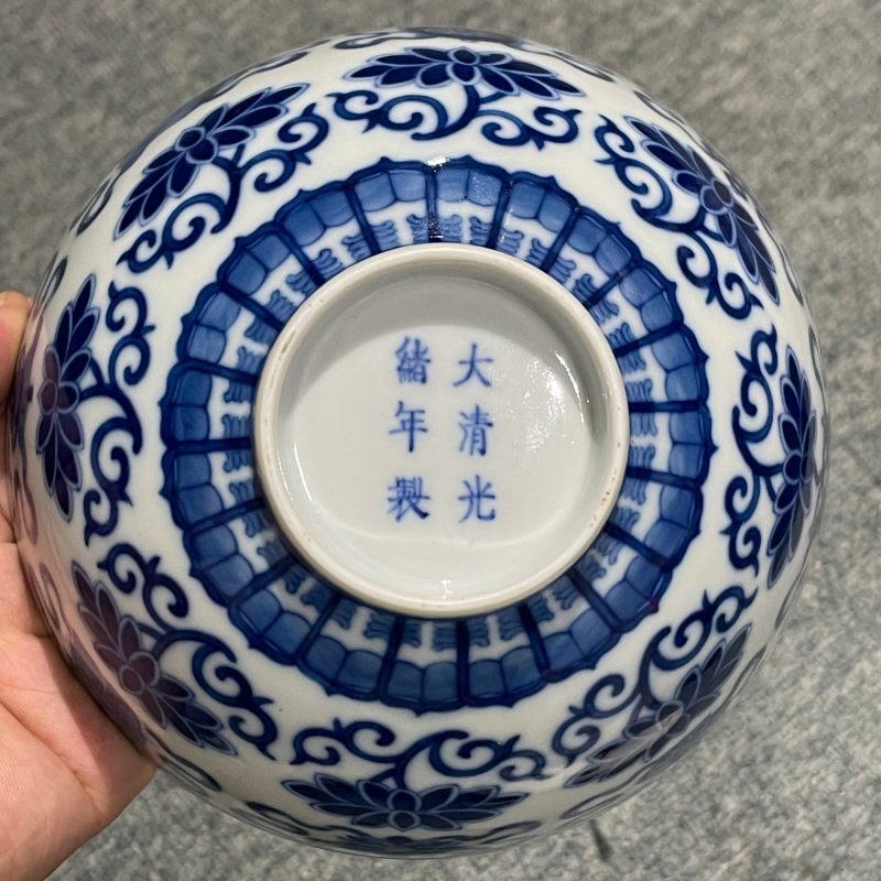 清光绪 青花缠枝莲托八宝纹碗 - 图13