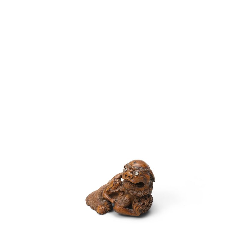 晚清 竹雕太獅少獅擺件 | A SMALL CARVED BAMBOO 'LION AND CUB' GROUP - 图1