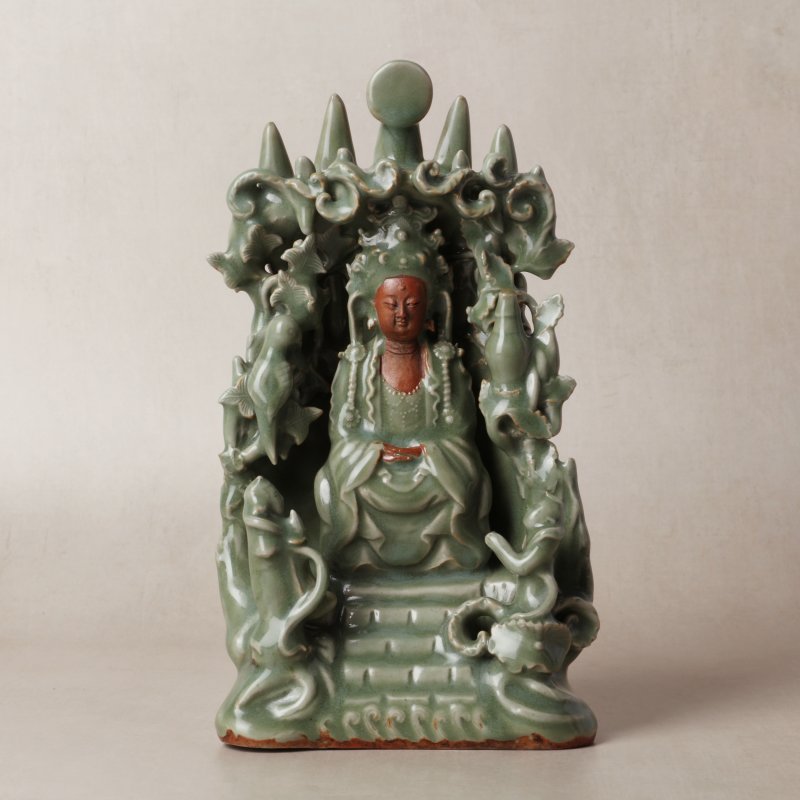 明 青釉素胎觀音菩薩坐像 | A Chinese celadon-glazed biscuit 'Guanyin' figure group, Ming dynasty