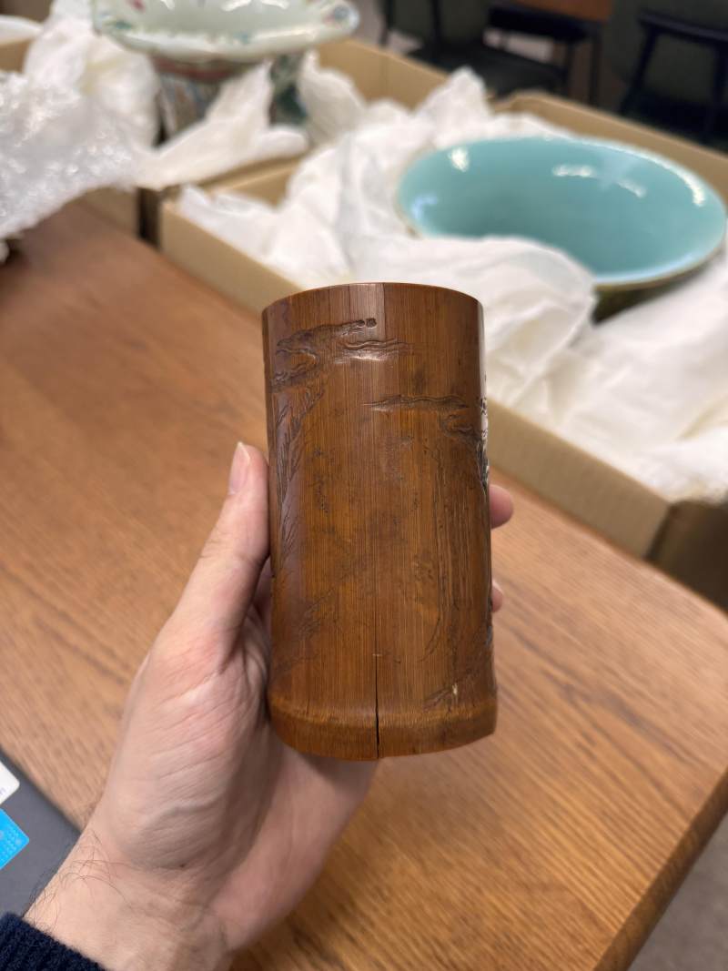 清十九世紀 竹雕山水人物圖筆筒 | A Chinese carved bamboo brushpot, Qing dynasty, 19th century - 图16