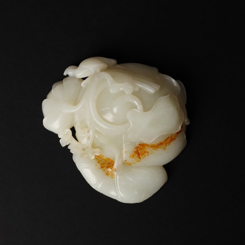 清十九世紀 玉雕雙蓮蓬擺件 | A large Chinese celadon 'lotus pod' jade group, 19th century - 图3