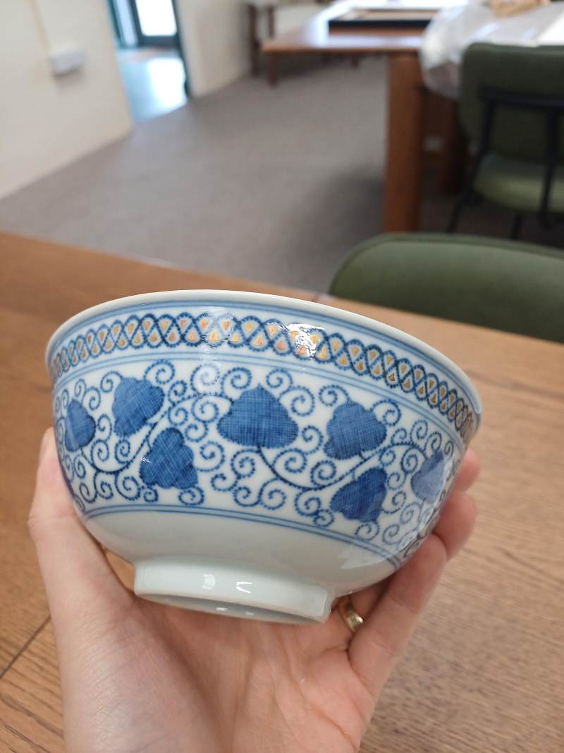 二十世紀 青花描金纏枝花卉紋盌 《彩秀堂製》款 | A Chinese blue and white gilt-decorated bowl, 20th century, Caixiutang mark - 图14
