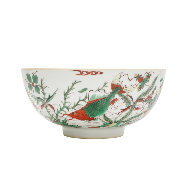 十九/二十世紀 五彩四魚水藻紋盌 《大明成化年製》款 | A Chinese famille-verte 'lotus pond' bowl, 19th/20th century