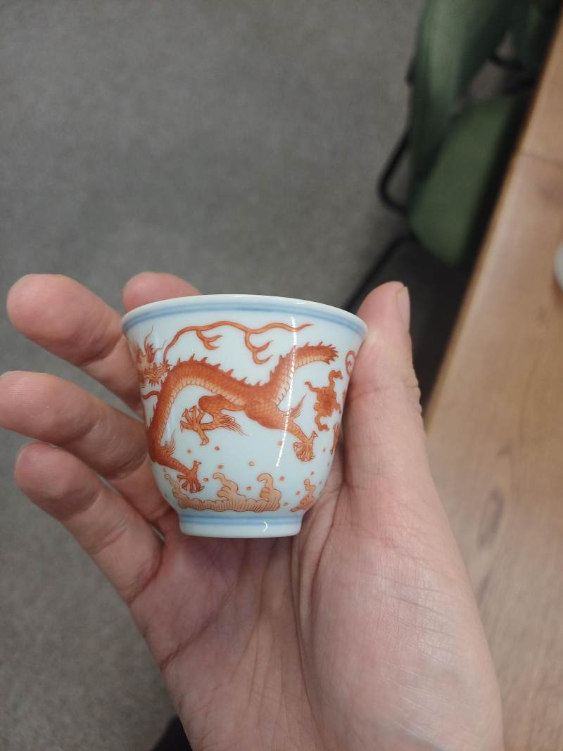 清 礬紅彩雲龍戲珠紋盃 《大清咸豐年製》款 | A Chinese iron-red 'dragon' wine cup, Qing dynasty, Xianfeng mark - 图8