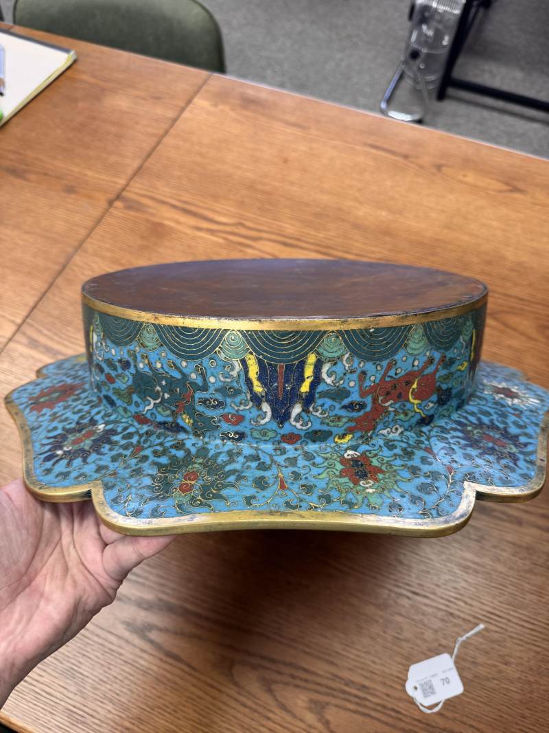 清十七/十八世紀 掐絲琺瑯銅胎鎏金亭台樓閣圖折沿葵口盆 | A fine Chinese cloisonné enamel and gilt-bronze 'pavilion' basin, Qing dynasty, 17th/18th century - 图14