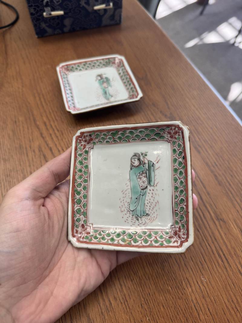 明天啟 古染付五彩高士圖方盤一對 | Santos Collection | A pair of Chinese kosometsuke wucai square dishes, Ming dynasty, Tianqi period - 图12