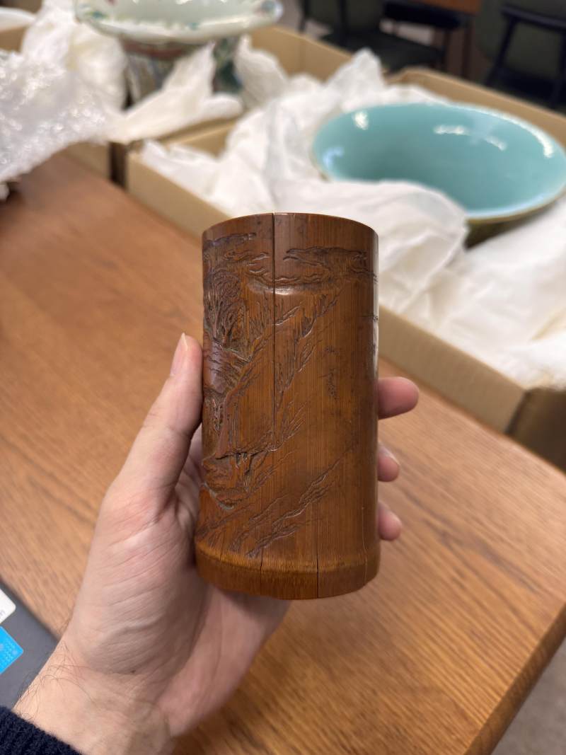 清十九世紀 竹雕山水人物圖筆筒 | A Chinese carved bamboo brushpot, Qing dynasty, 19th century - 图6