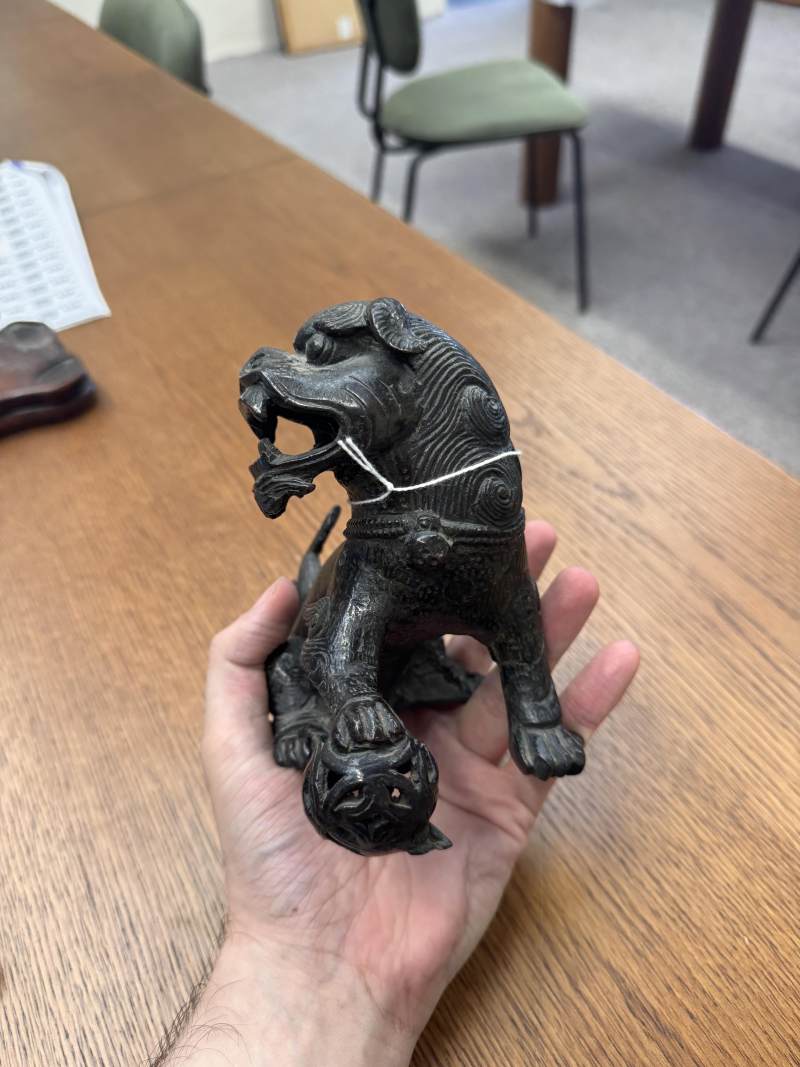 明 銅佛獅坐像 | A Chinese bronze figure of a lion dog, Ming dynasty - 图6