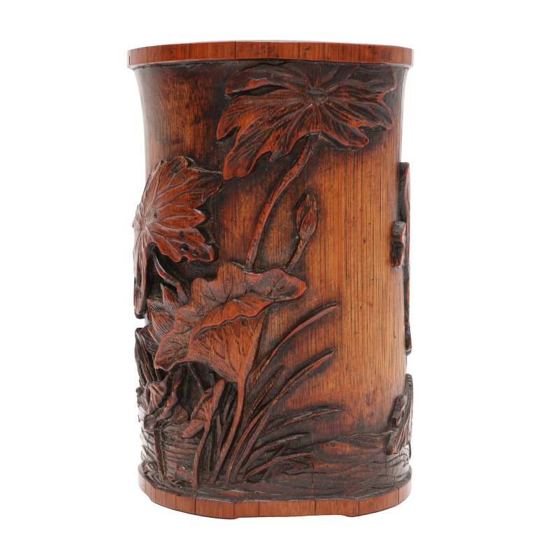 十九/二十世紀 竹雕蓮池圖筆筒 | A Chinese carved bamboo 'lotus pond' brush pot, 19th/20th century - 图2