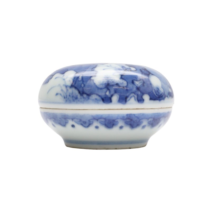 二十世紀 青花虎雞圖蓋盒《大明宣德年製》款 | A Chinese blue and white 'tiger and rooster' box and cover, 20th century, Xuande mark