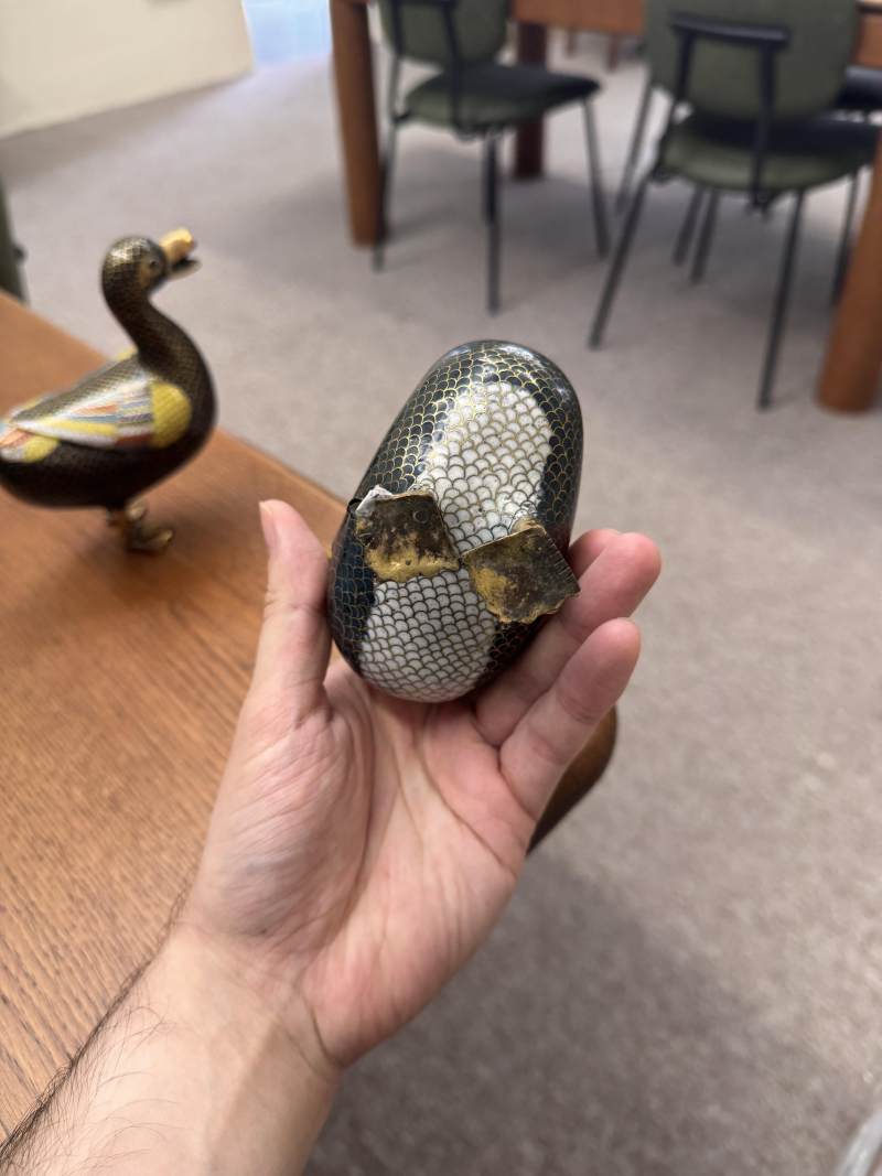 清十八世紀 掐絲琺瑯銅鍍金寶鴨像一對 | A pair of Chinese cloisonné enamel and gilt-bronze duck figures, Qing dynasty, 18th century - 图7