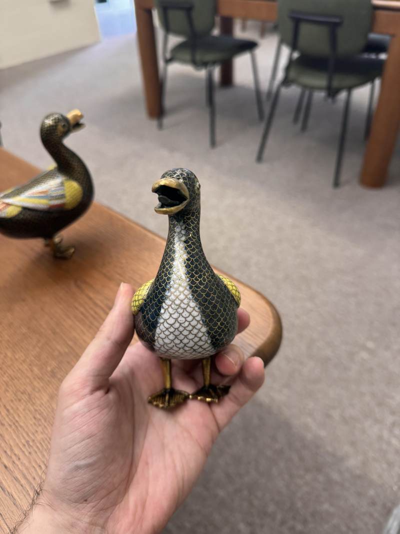 清十八世紀 掐絲琺瑯銅鍍金寶鴨像一對 | A pair of Chinese cloisonné enamel and gilt-bronze duck figures, Qing dynasty, 18th century - 图17