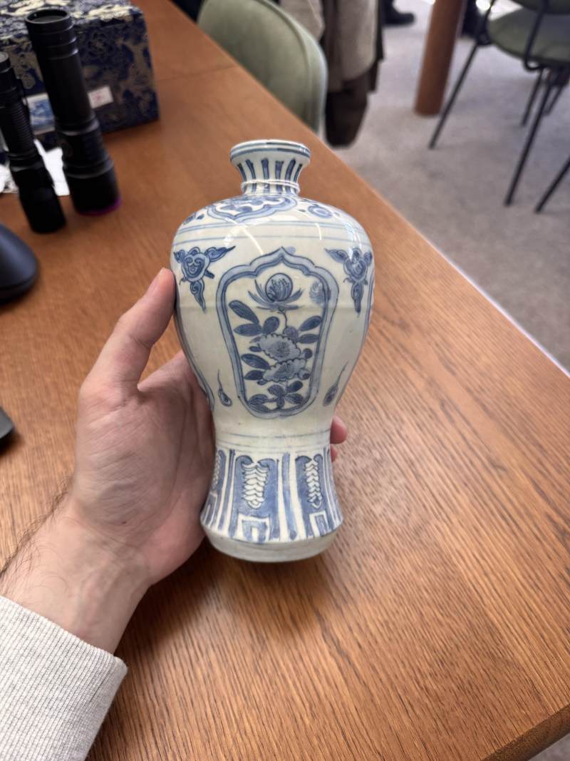 明十六世紀 青花花卉紋梅瓶 | Santos Collection | A Chinese blue and white 'floral' vase, meiping, Ming dynasty, 16th century - 图15