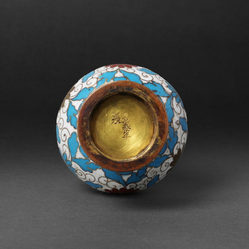 明十六/十七世紀 掐絲琺瑯掐絲菊紋銅胎鎏金瓶 《景泰年製》款 | A Chinese cloisonné enamel and gilt-bronze 'chrysanthemum' vase, Ming dynasty, 16th/17th century - 图20