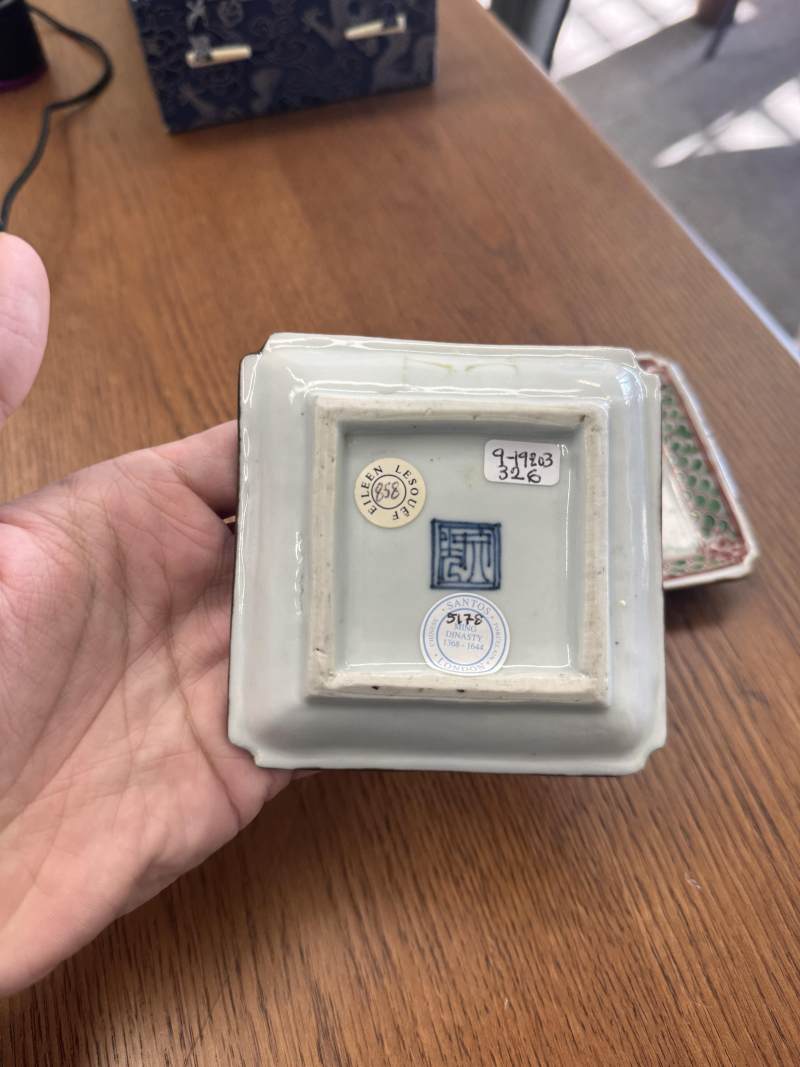 明天啟 古染付五彩高士圖方盤一對 | Santos Collection | A pair of Chinese kosometsuke wucai square dishes, Ming dynasty, Tianqi period - 图2
