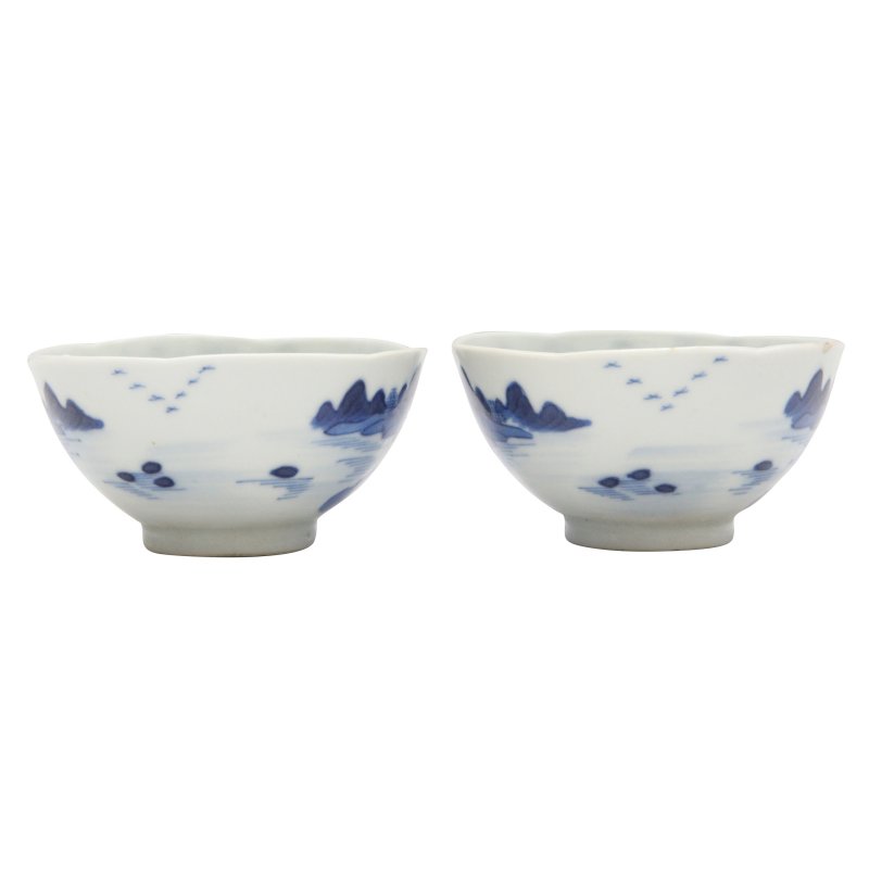 清十八 / 十九世紀 青花山水圖花口盃一對 | Two Chinese blue and white 'landscape' scalloped cups, Qing dynasty, 18th/19th century - 图3