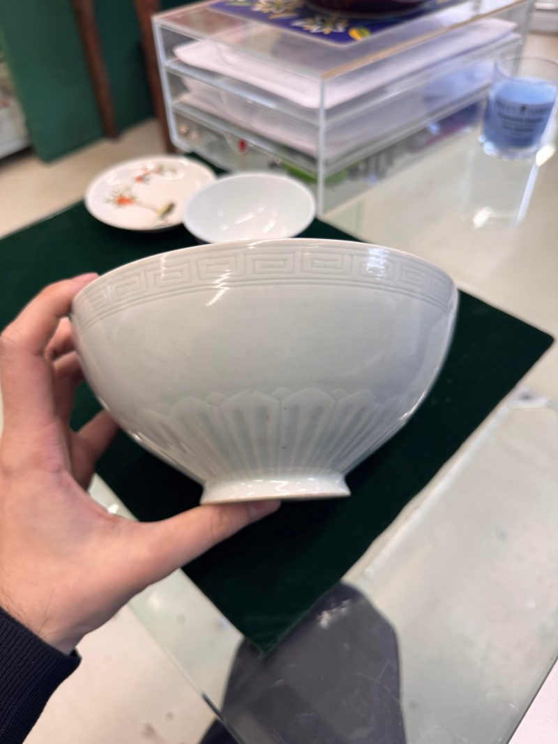 十九/二十世紀 青釉蓮瓣盌 《大清乾隆年製》款 | A Chinese celadon glazed 'lotus' bowl, 19th/20th century - 图11