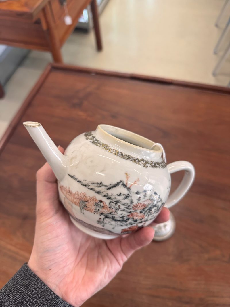 清乾隆 墨彩高粱收穫圖蓋壺 | Santos Collection | A rare Chinese export en-grisaille 'sorghum harvesting' teapot, Qing dynasty, Qianlong period - 图10
