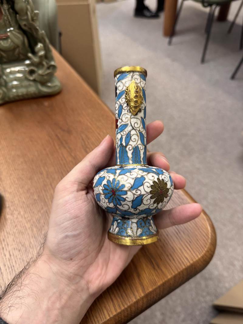 明十六/十七世紀 掐絲琺瑯掐絲菊紋銅胎鎏金瓶 《景泰年製》款 | A Chinese cloisonné enamel and gilt-bronze 'chrysanthemum' vase, Ming dynasty, 16th/17th century - 图10