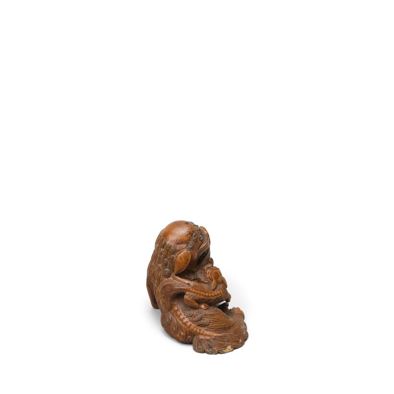 晚清 竹雕太獅少獅擺件 | A SMALL CARVED BAMBOO 'LION AND CUB' GROUP - 图2
