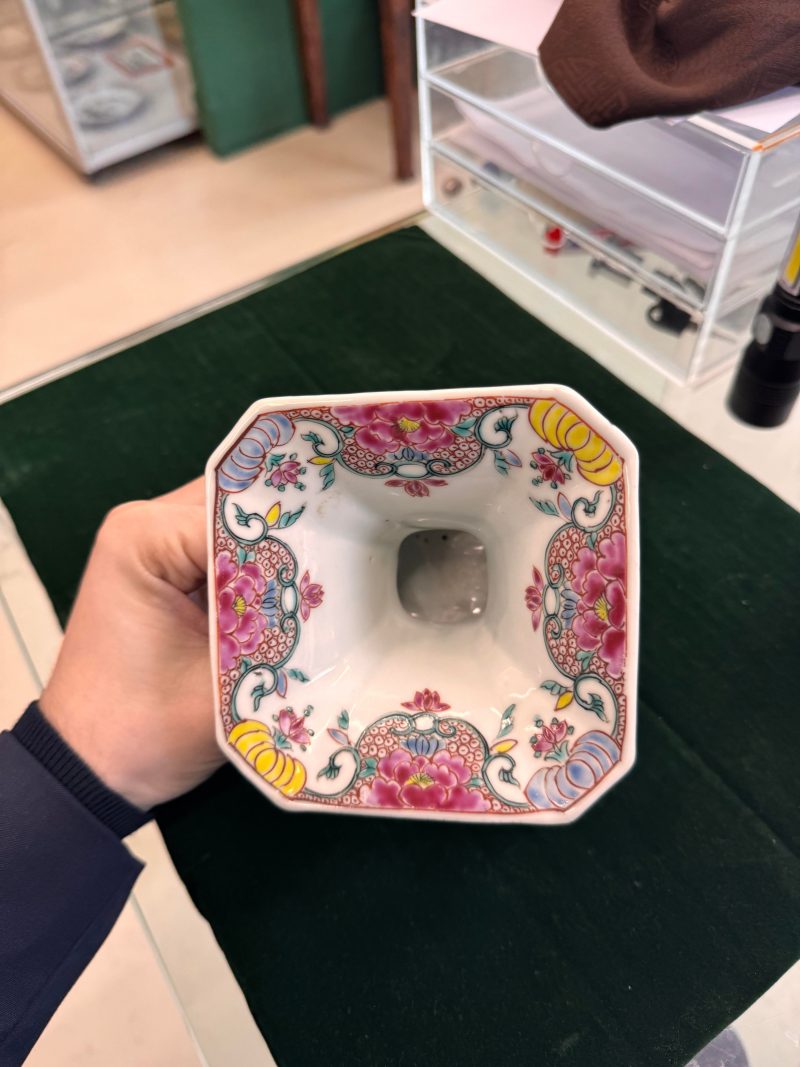 清雍正 粉彩花卉紋渣斗 | Santos Collection | A Chinese export famille-rose 'floral' spittoon, Qing dynasty, Yongzheng period - 图13